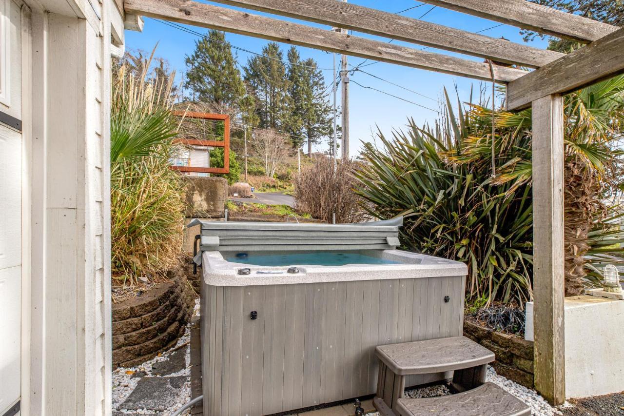 Captain'S Quarters And Cabins Depoe Bay Rom bilde